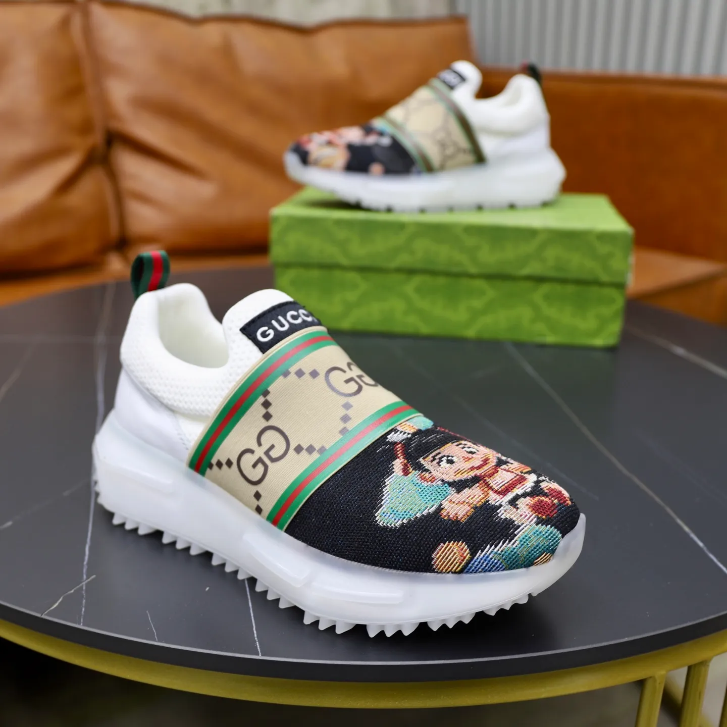 Ex-factory price: 462💰🙅‍♂️🙅‍♂️🙅‍♂️ Brand: GUCCI Standard code: 38-44 (45 customized) Grade: Same as the official website Material: Original knitted fabric Comfortable and breathable lining Lightweight and wear-resistant sports outsole Style category: Men's fashionable casual shoes Running sneakers Distinguished luxury brand elements Top luxury Color: actual picture color